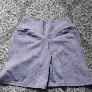 Alpahelte shorts V shape waist band lilac pebble size small